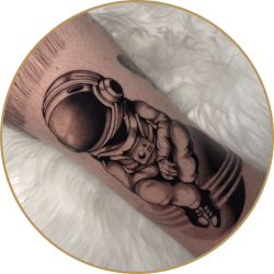 Tatuaje neotradicional en Konoha Tattoo Madrid